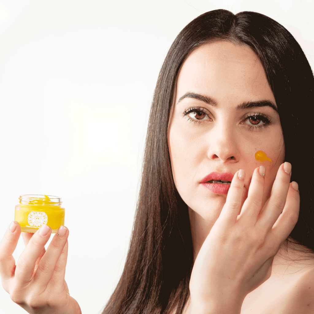 Îngrijirea Pielii Iarna: Un Ghid Personal cu Dr. Farmacist Cosmetolog Ioana Adina Oancea